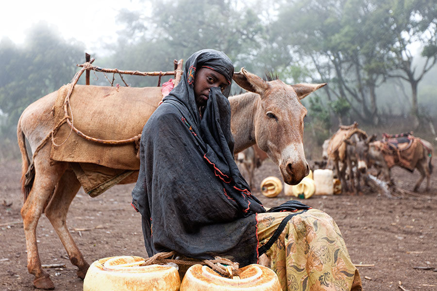  Borana girl waiting at the singing wells   Kenia